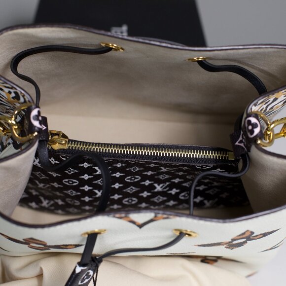 Louis Vuitton Monogram Giant Jungle Neo Noe Bucket Bag - Picture 7 of 11